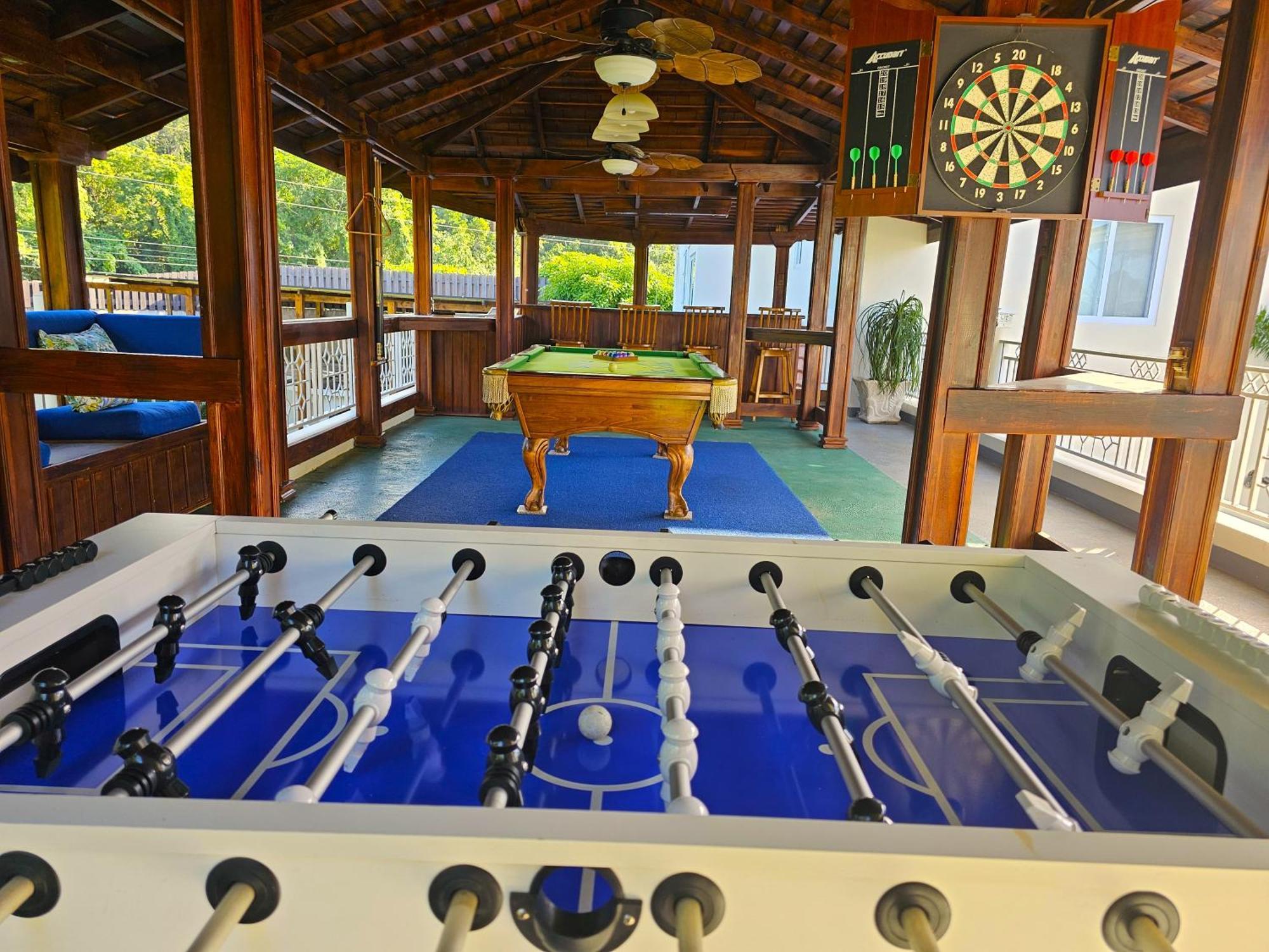 Mais Oui Villa Discovery Bay Exterior photo