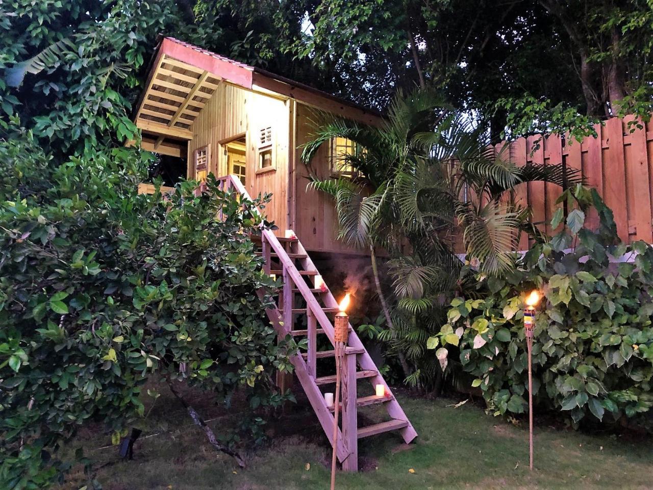 Mais Oui Villa Discovery Bay Exterior photo